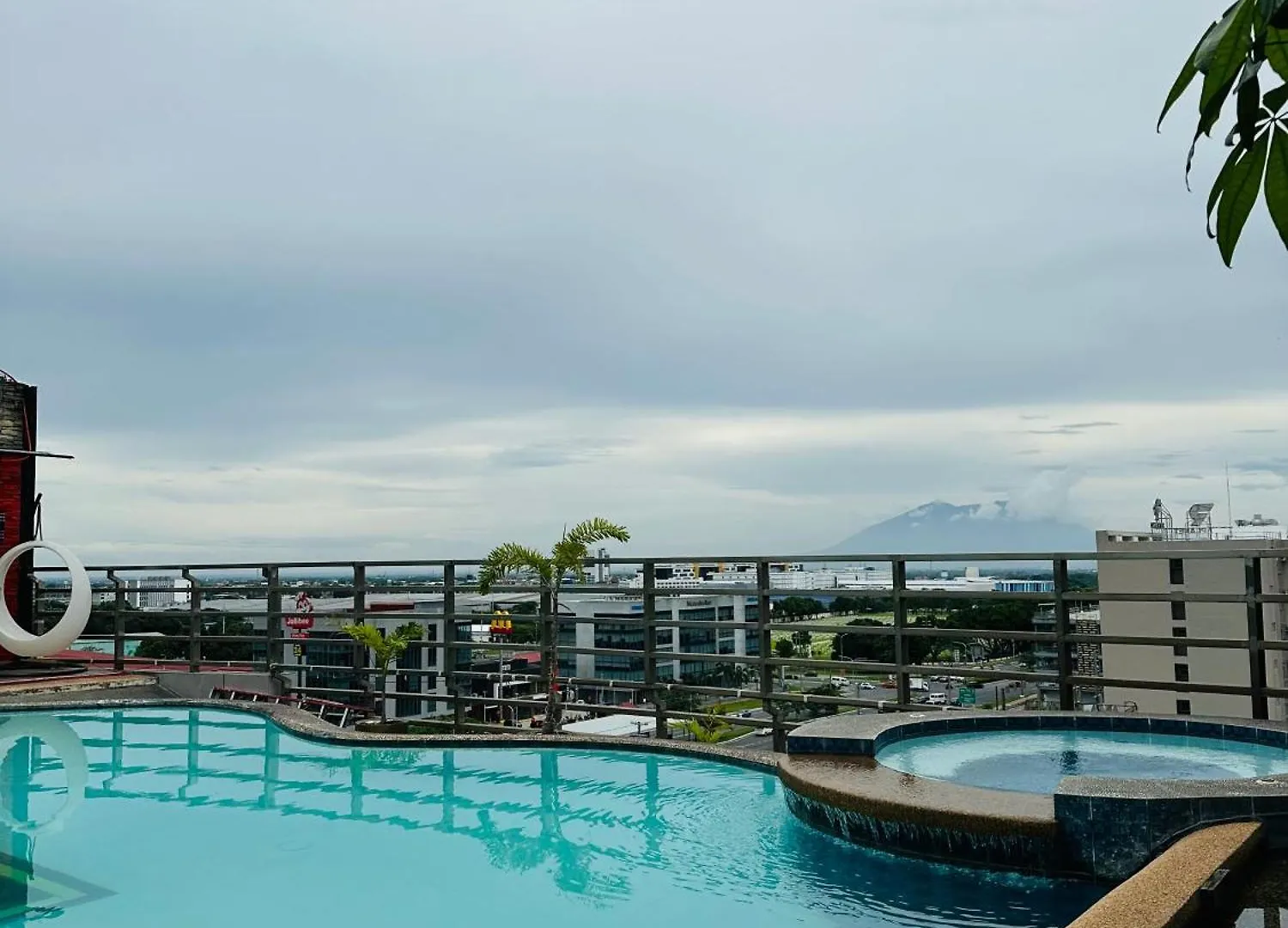 Executive Staycation Angeles Hotel